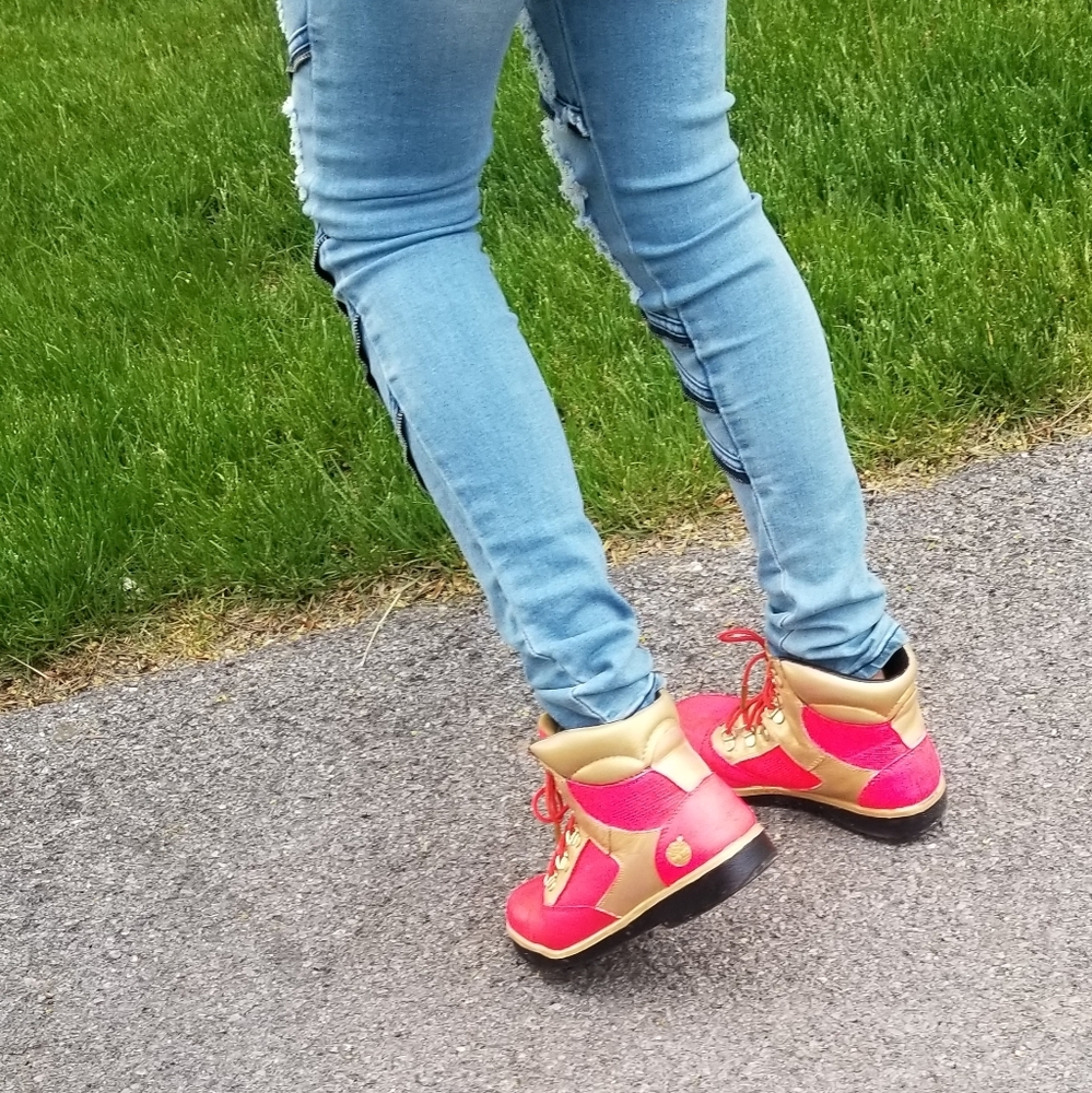 Shoes size 6.5 fits like a 7y (Timberland)